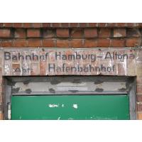 1003_P3060038 Inschrift Hafenbahnhof - Bahnhof Hamburg Altona. | 
